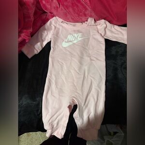 Pink baby nike outfit size 6m